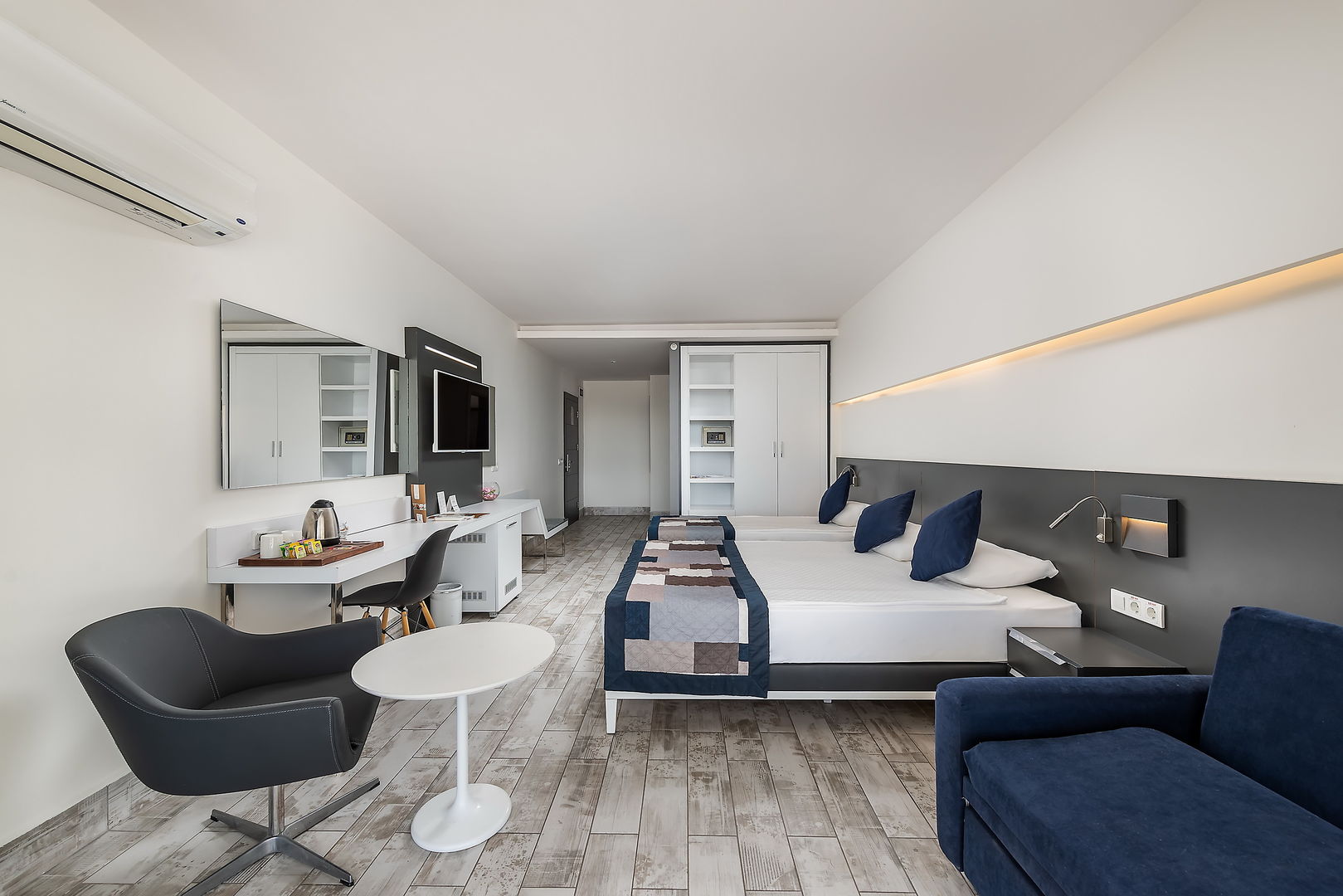 White City Beach Hotel image 1