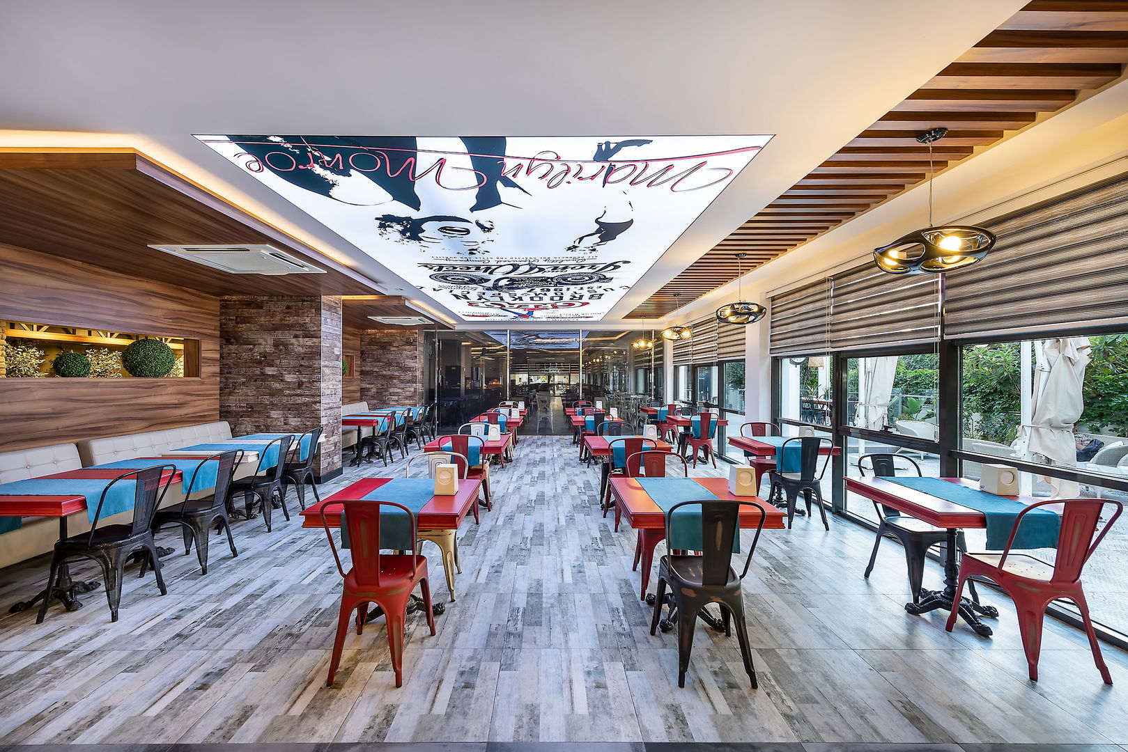 White City Beach Hotel image 3