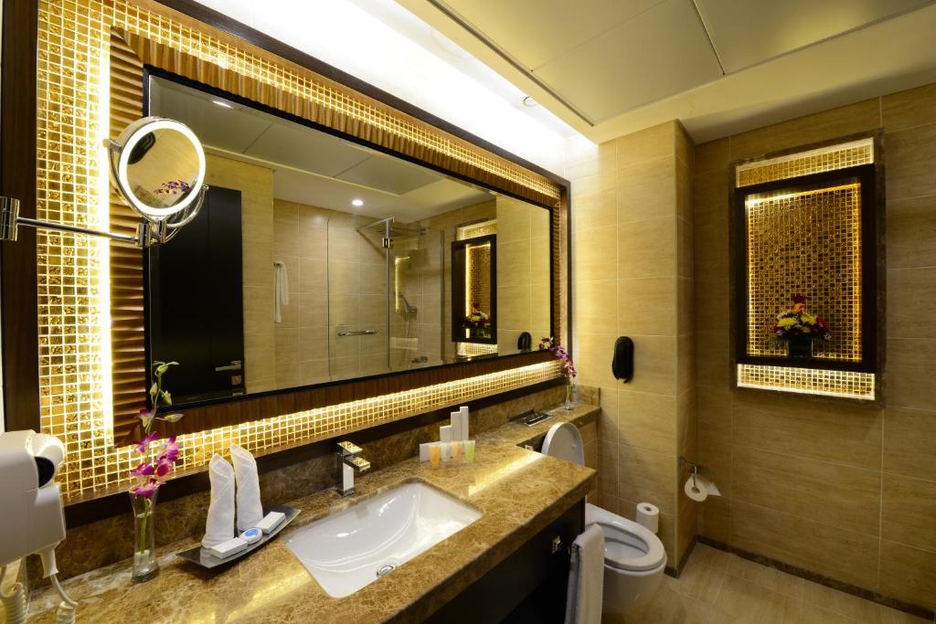 Landmark Premier Hotel image 2