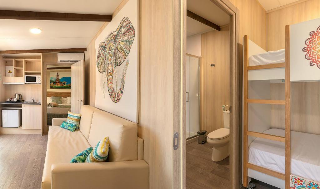 Magic Natura - Animal, Waterpark & Polynesian Lodge Resort image 3