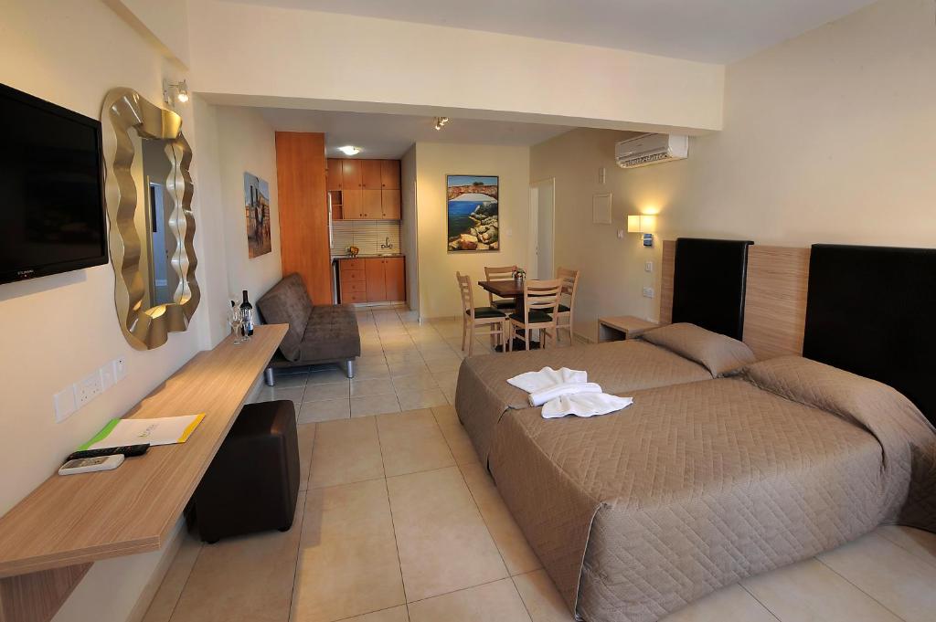 Nelia Gardens Hotel image 1