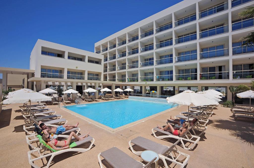 Nelia Gardens Hotel image 0