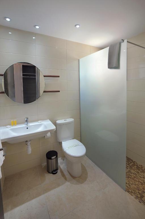 Nelia Gardens Hotel image 2