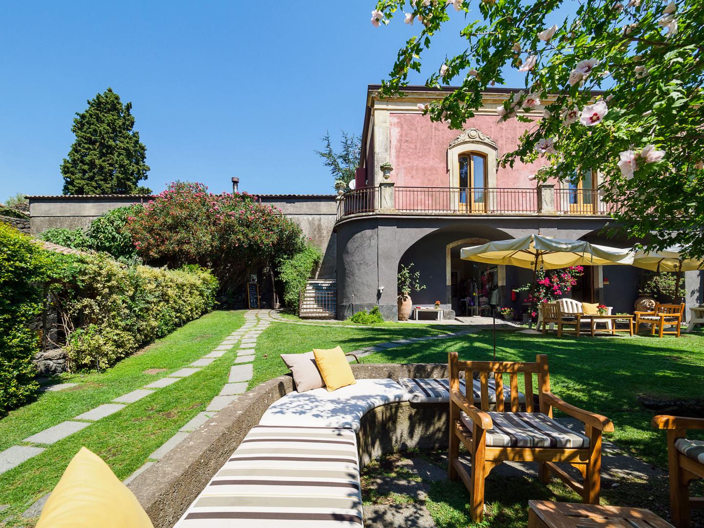 Monaci delle Terre Nere foto 23