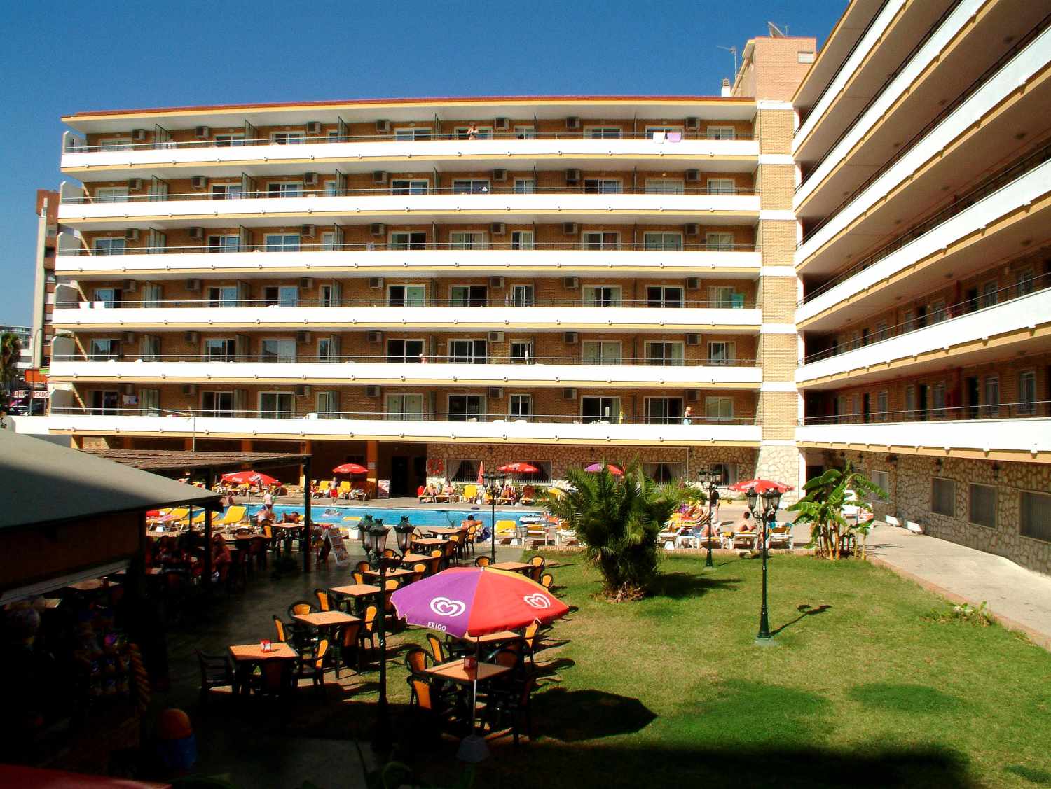 Apartamentos Buensol image 0