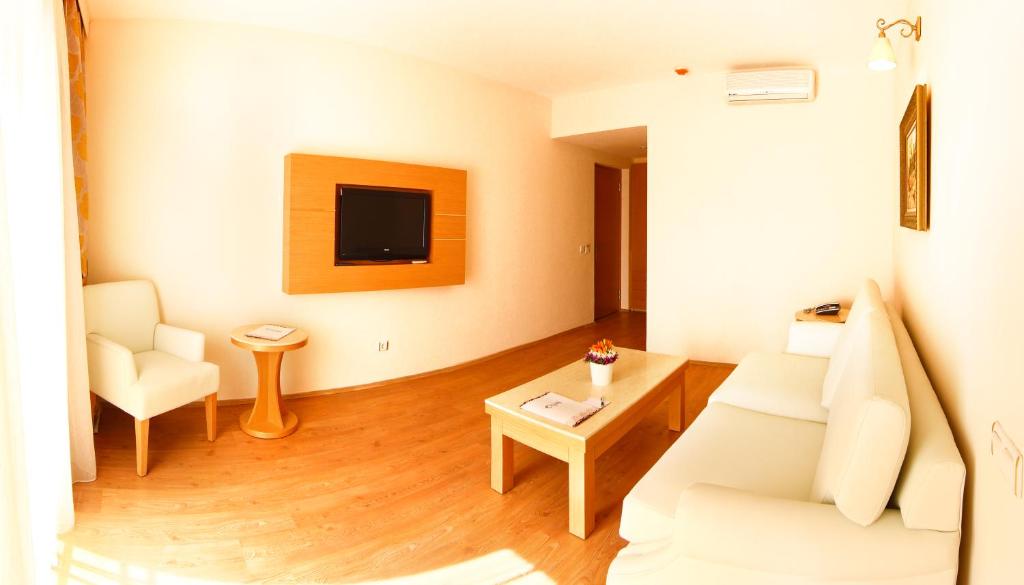 Badkamer met ligbad — Ladonia Hotels Del Mare