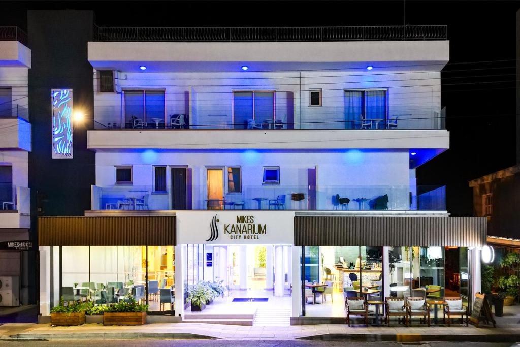 Mikes Kanarium City Hotel image 1
