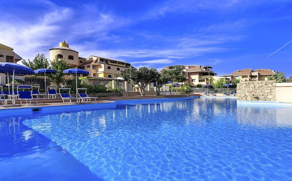 Colonna Beach Hotel & Apartments