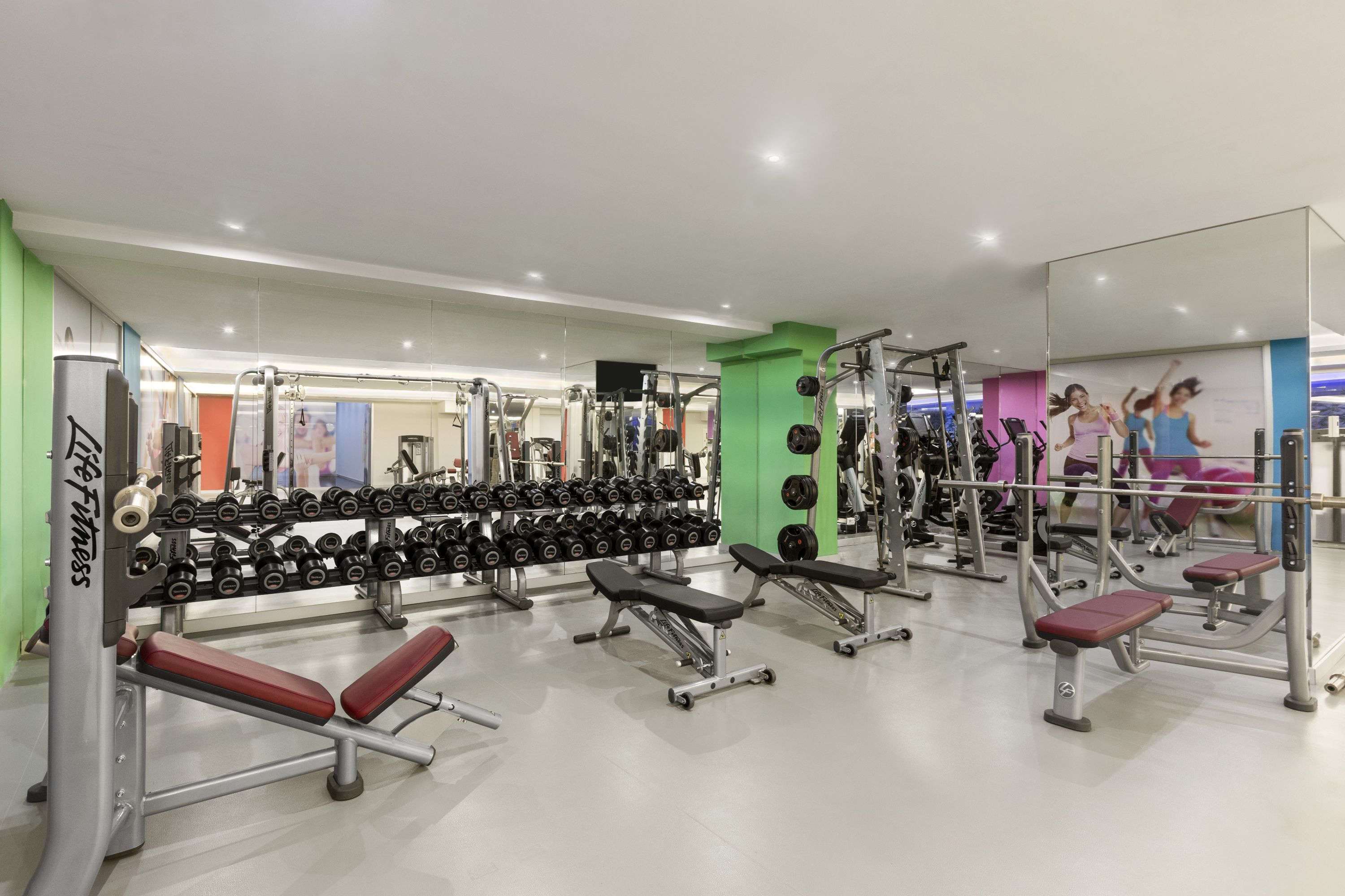 Ramada Hotel & Suites by Wyndham Istanbul Merter foto 27