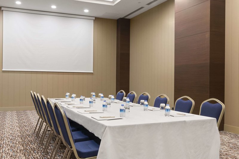 Ramada Hotel & Suites by Wyndham Istanbul Merter foto 46