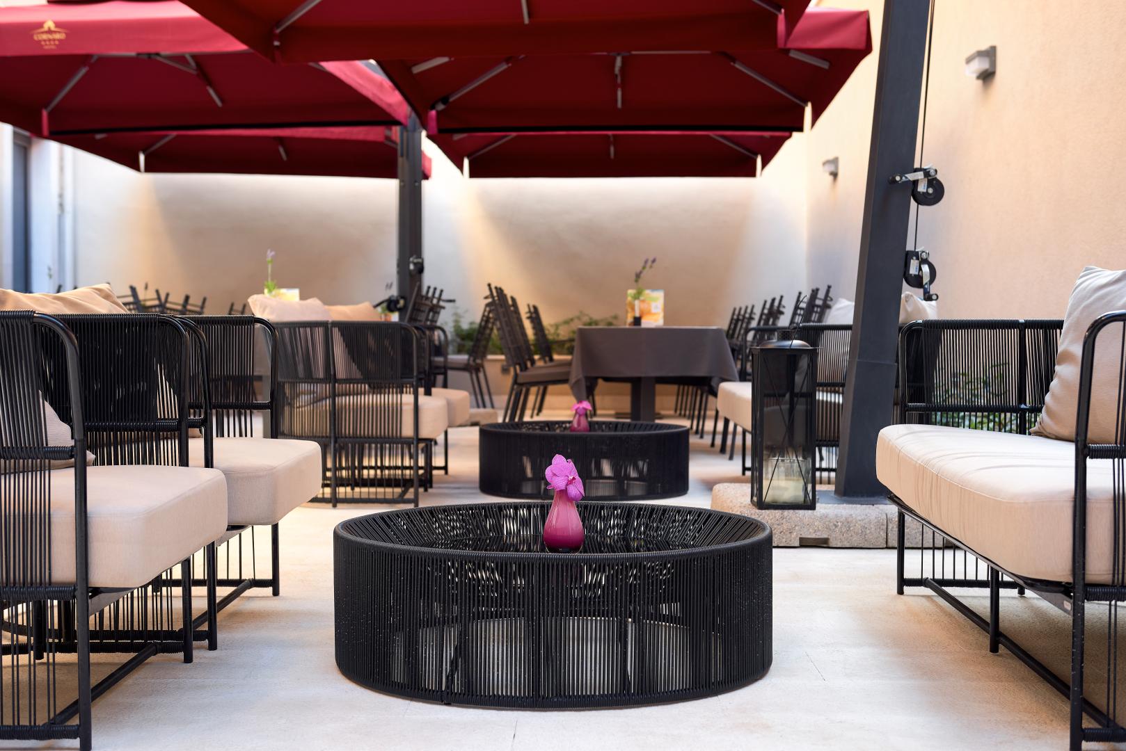 Lobby met receptie — Cornaro Hotel