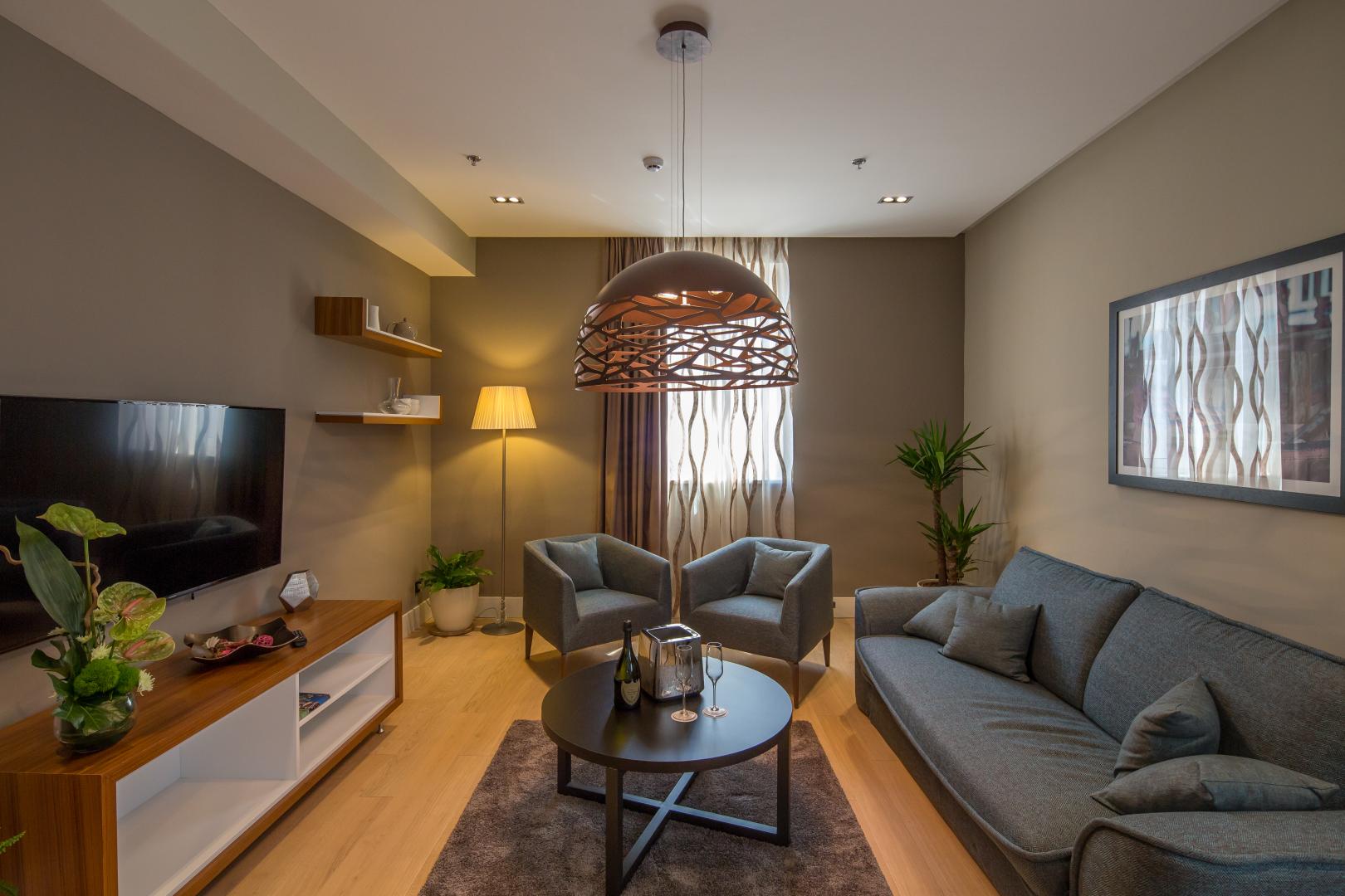 Relaxruimte met ligbedden — Cornaro Hotel