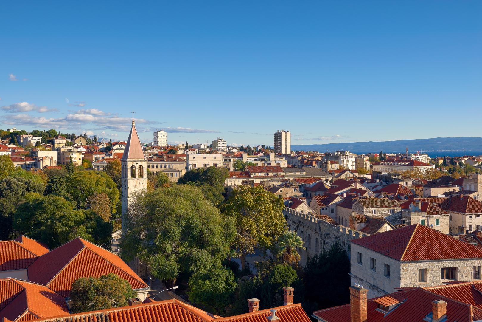 Zeezicht vanaf het balkon — Cornaro Hotel