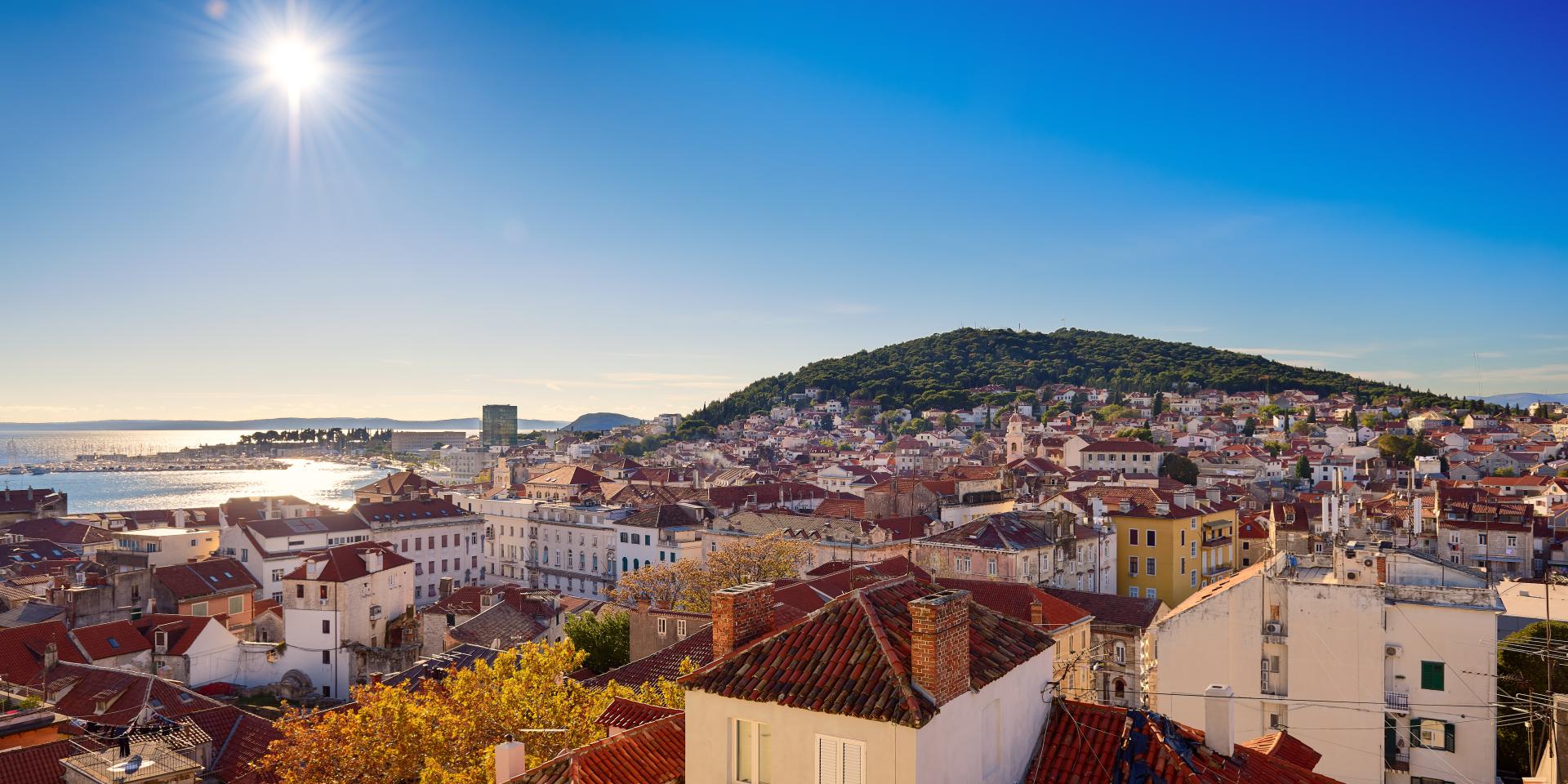Skyline-uitzicht over de stad — Cornaro Hotel