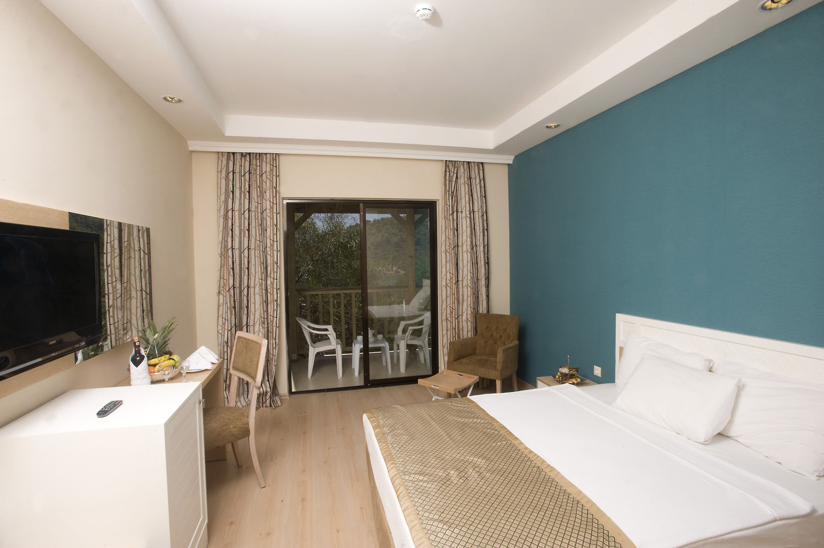 Green Bay Resort & Spa image 0