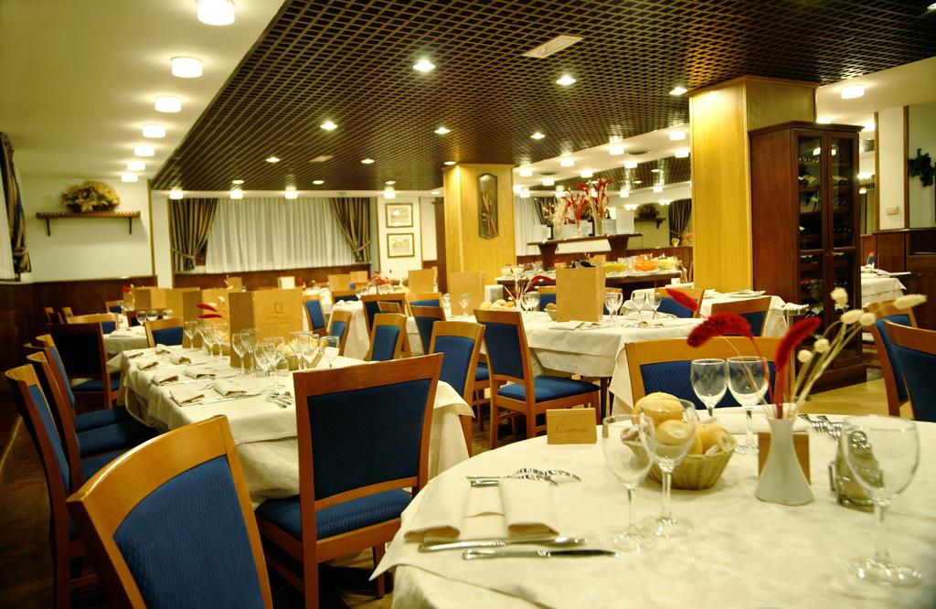 Hotel Les Jumeaux image 2