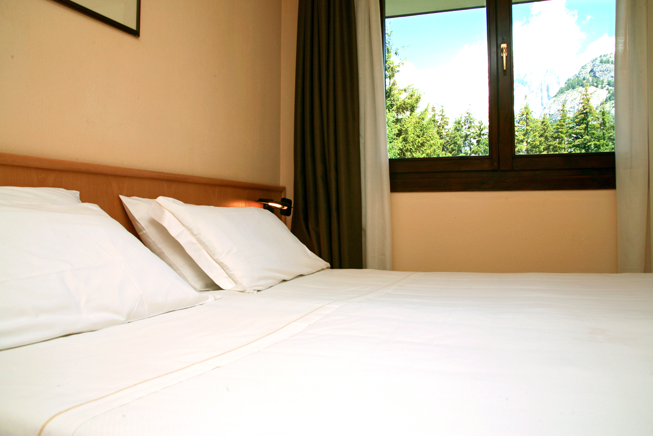 Hotel Les Jumeaux image 1