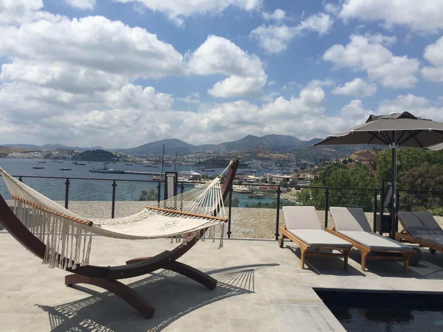 Infinity-zwembad met zeezicht — Senses Hotel