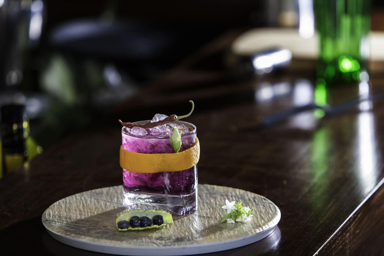 Bar met drankenselectie — Senses Hotel