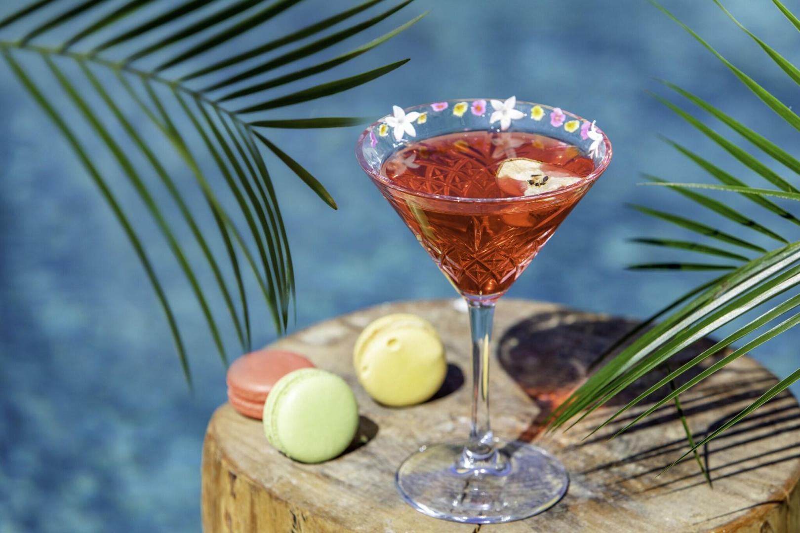 Bar bij het zwembad — Senses Hotel