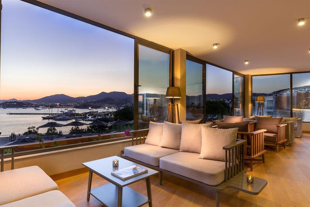 Zonsondergang vanaf het terras — Senses Hotel