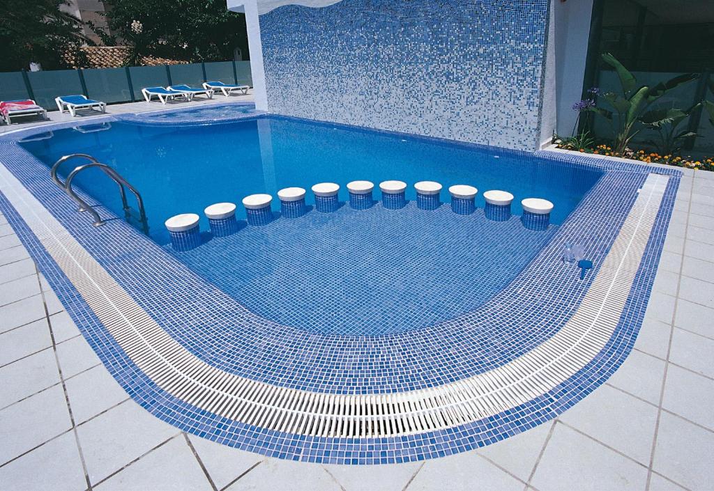 RH Riviera — 2