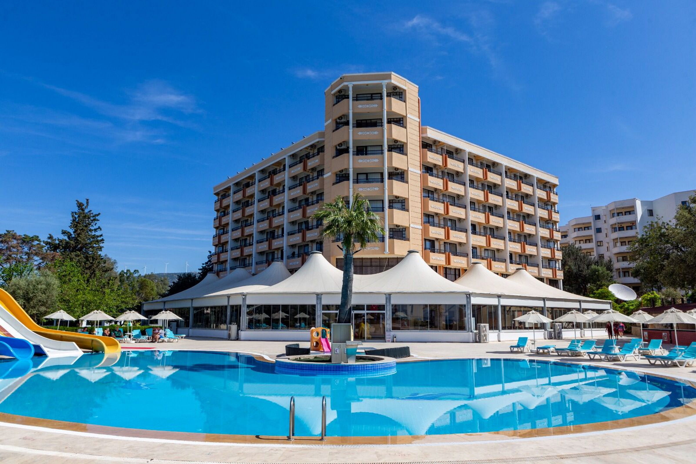 The Holiday Resort Hotel image 0