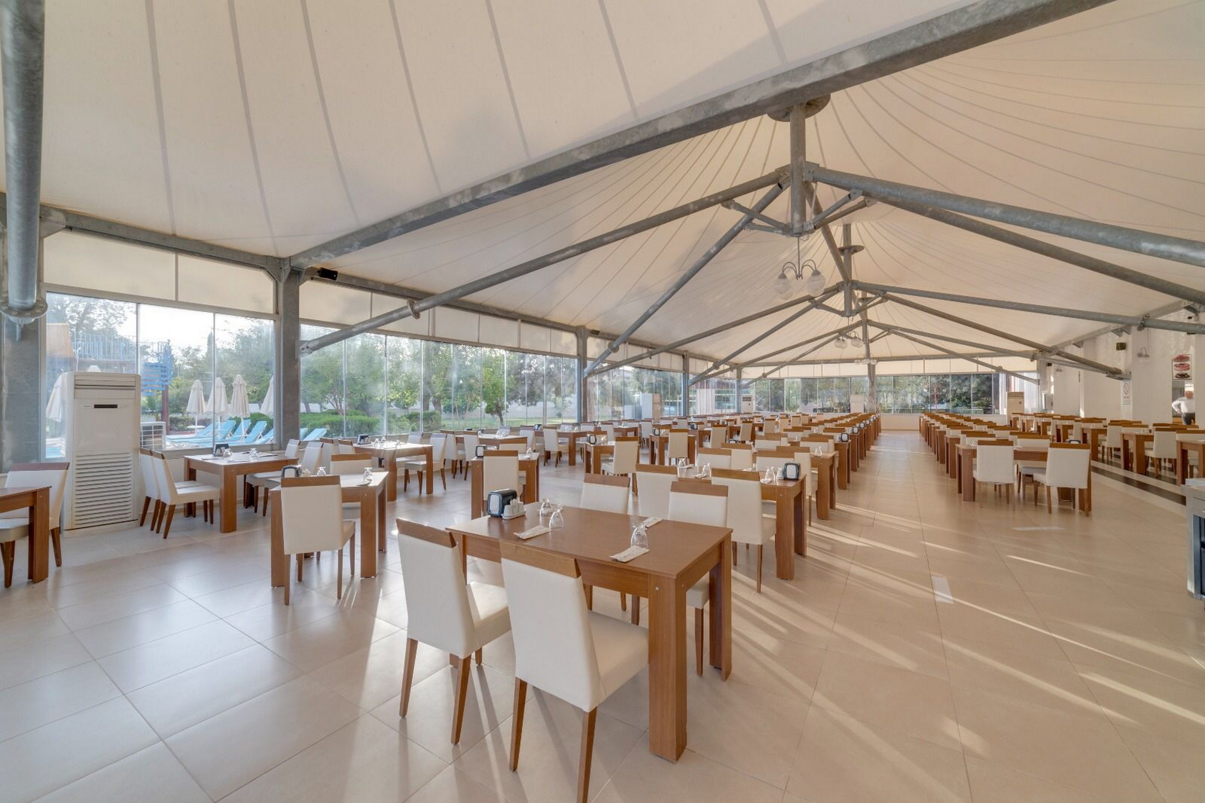 The Holiday Resort Hotel image 2
