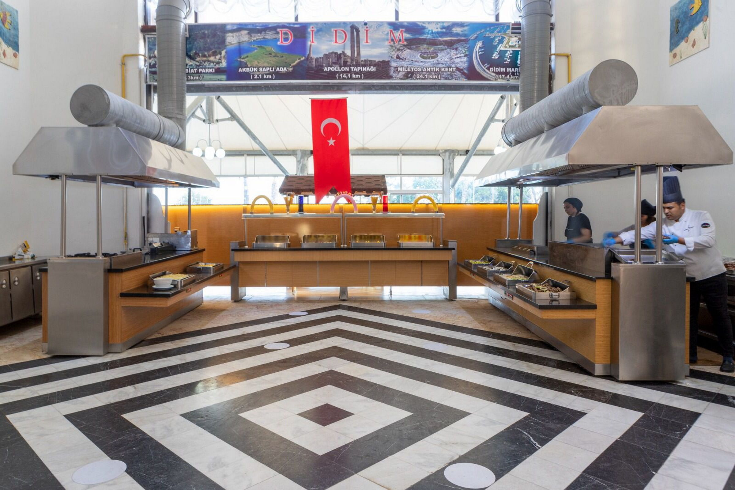The Holiday Resort Hotel image 3