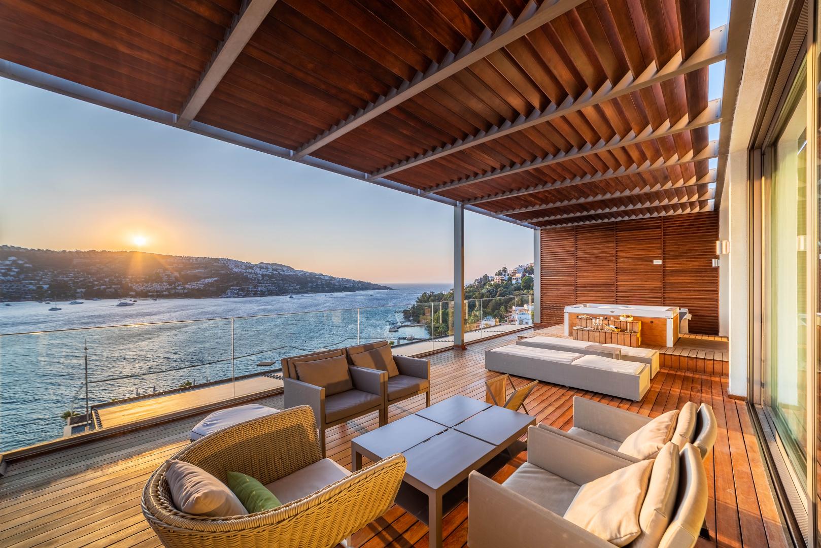Zonsondergang vanaf het terras — Mivara Luxury Resort & Spa