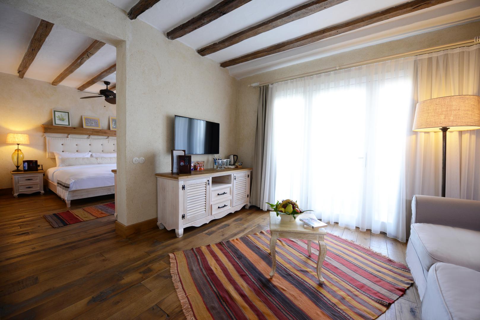 Hotel Unique image 1