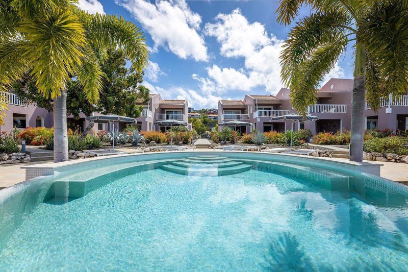 Coral Estate Luxury Resort.