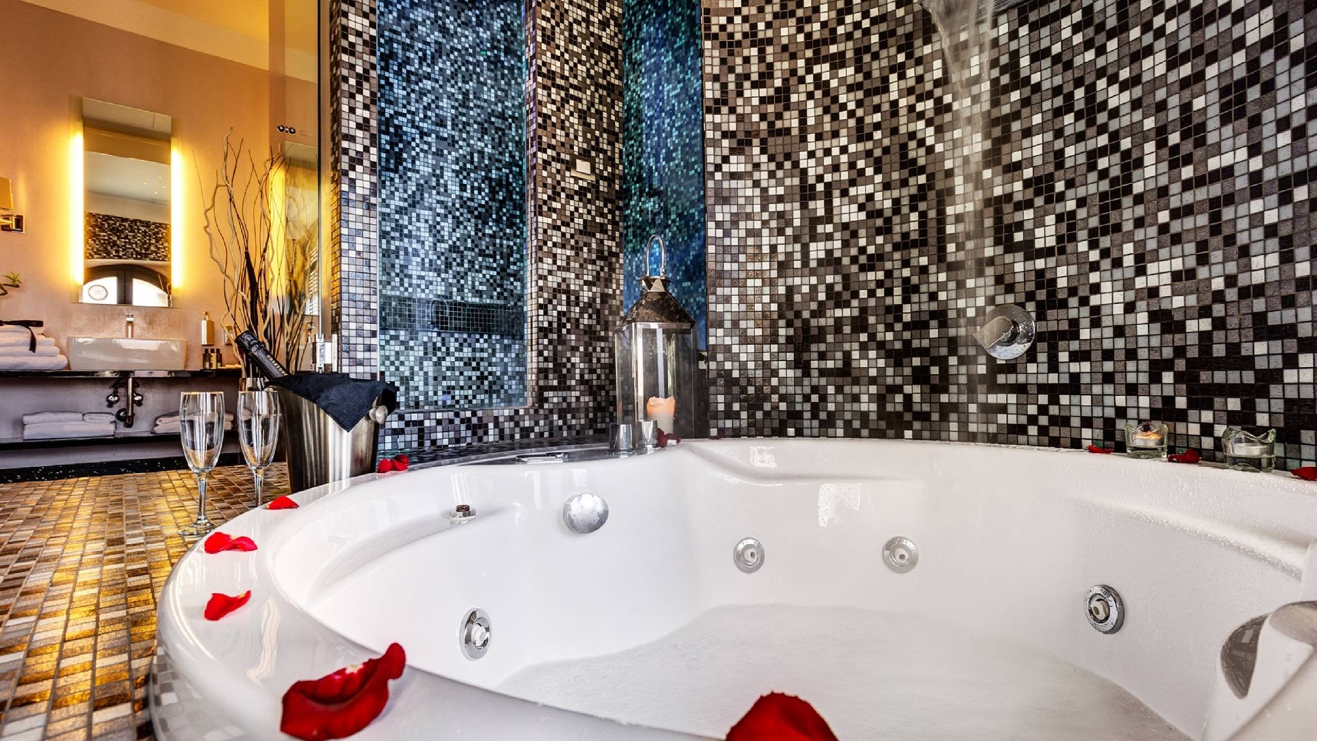 Dharma Luxury Hotel image 2