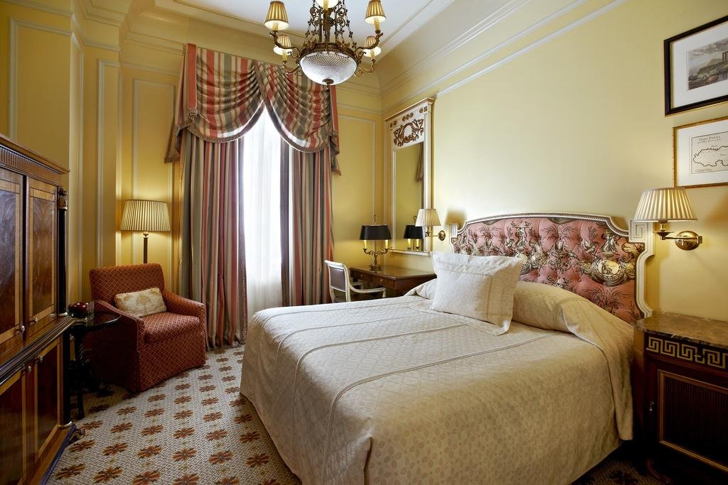 Hotel Grande Bretagne, a Luxury Collection Hotel, Athens image 1