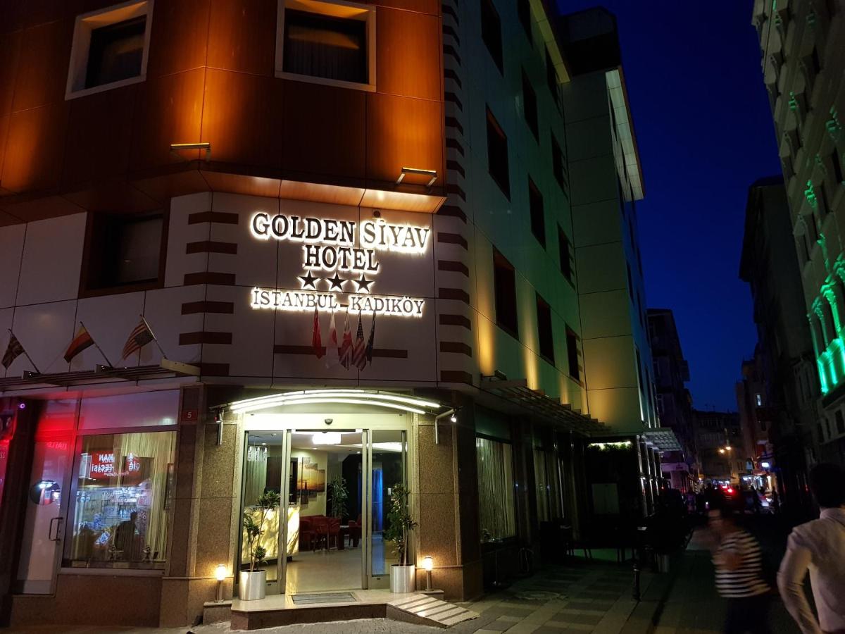 een gebouw met een bord waarop staat: Golden Sixty House Special Edition bij Golden Siyav Hotel in Istanbul