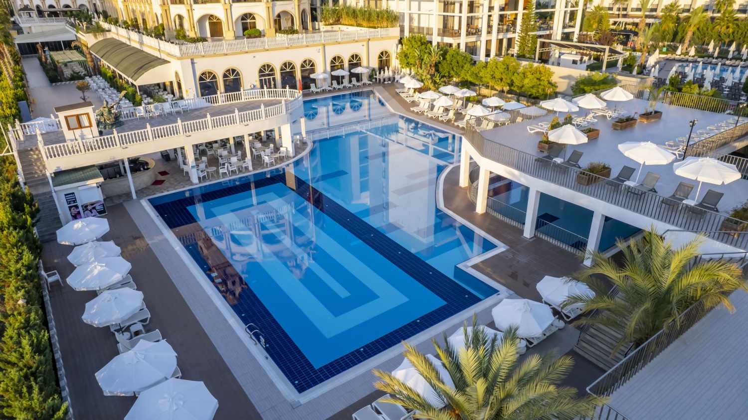 J'adore Deluxe Hotel & Spa.