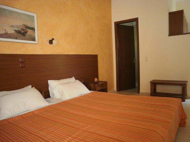 Mr & Mrs White Corfu image 2