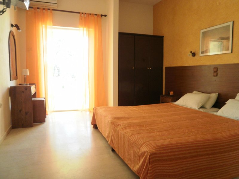 Mr & Mrs White Corfu image 3