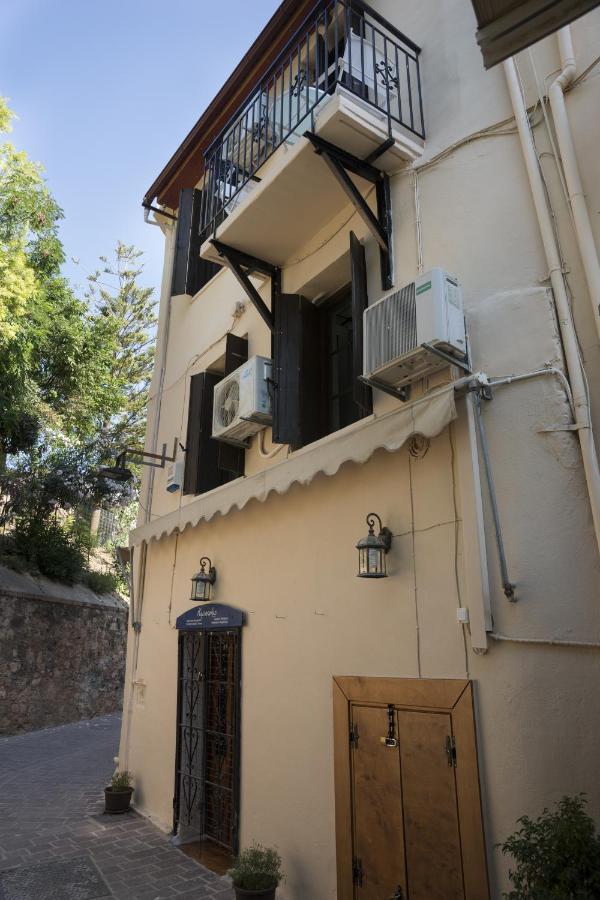 een gebouw met twee airconditioners en een balkon bij Elia Portou Rooms in Chania