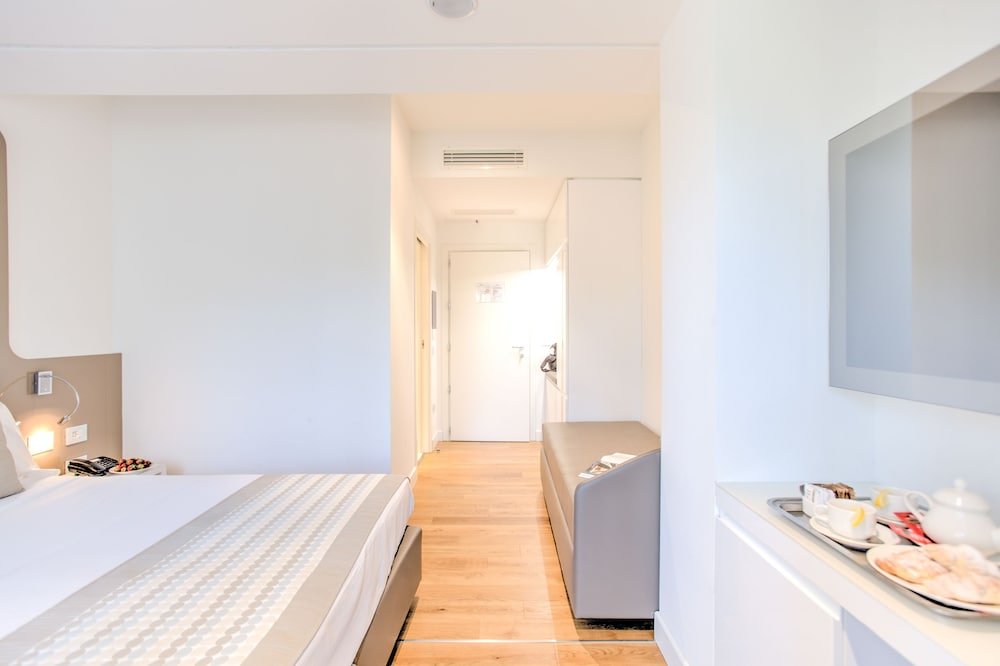 MH Florence Hotel & Spa image 2