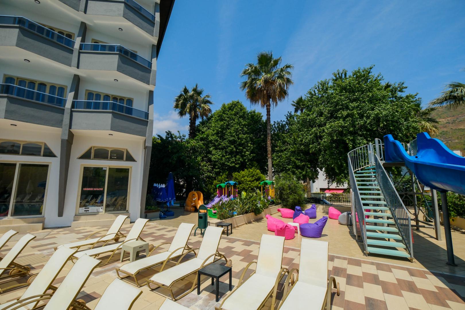 Club Selen image 3