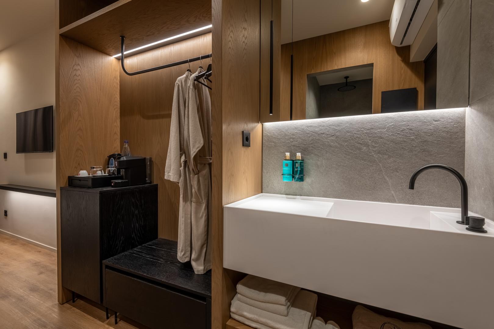 Evanik Chic Hotel image 1