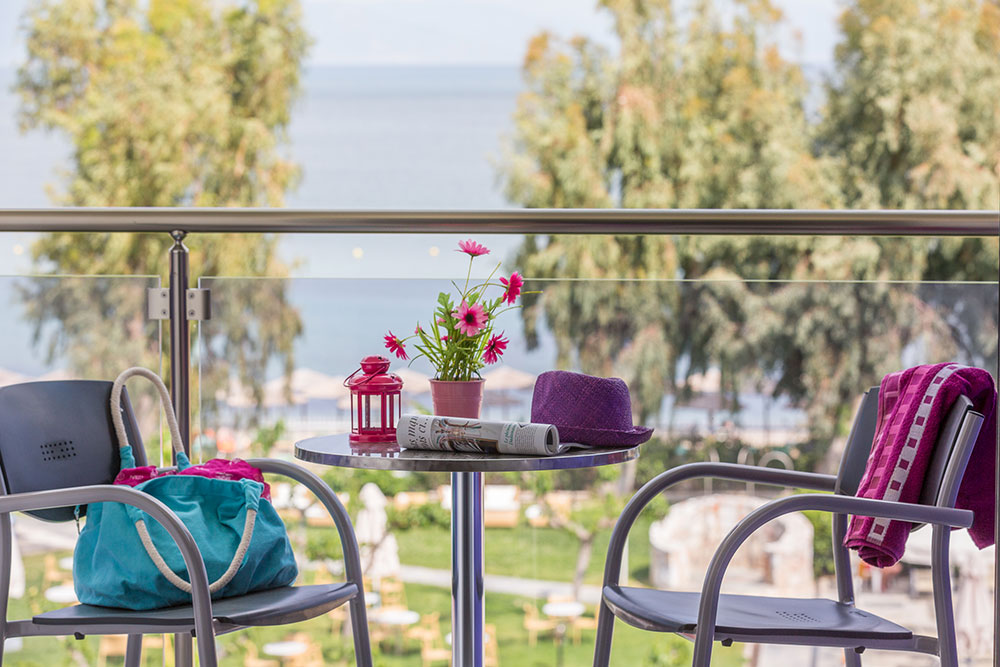 Golden Coast Hotel & Bungalows image 1