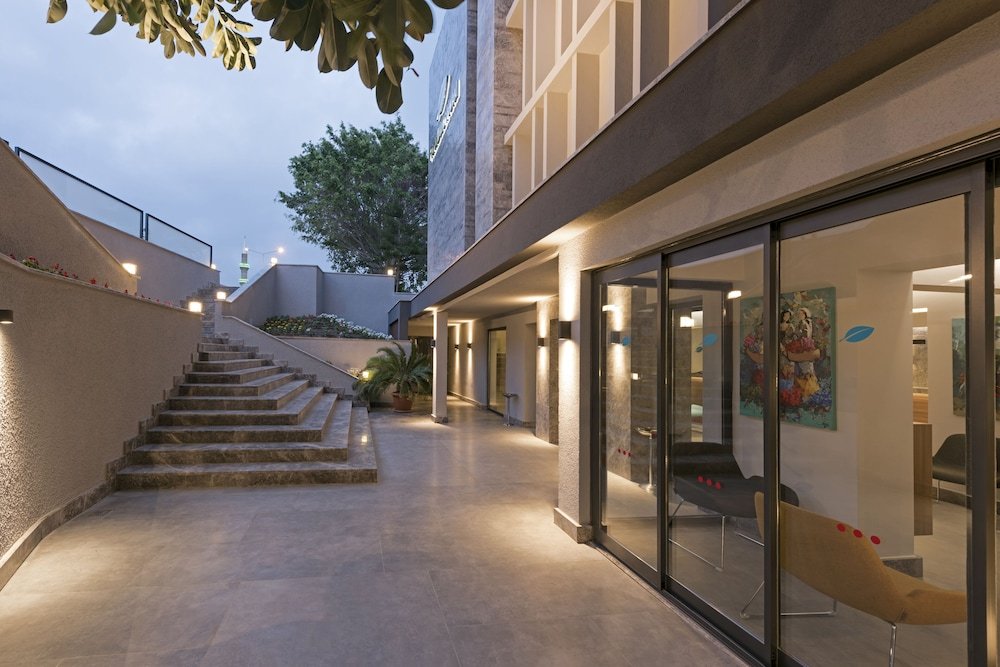 Floria Beach Hotel image 1