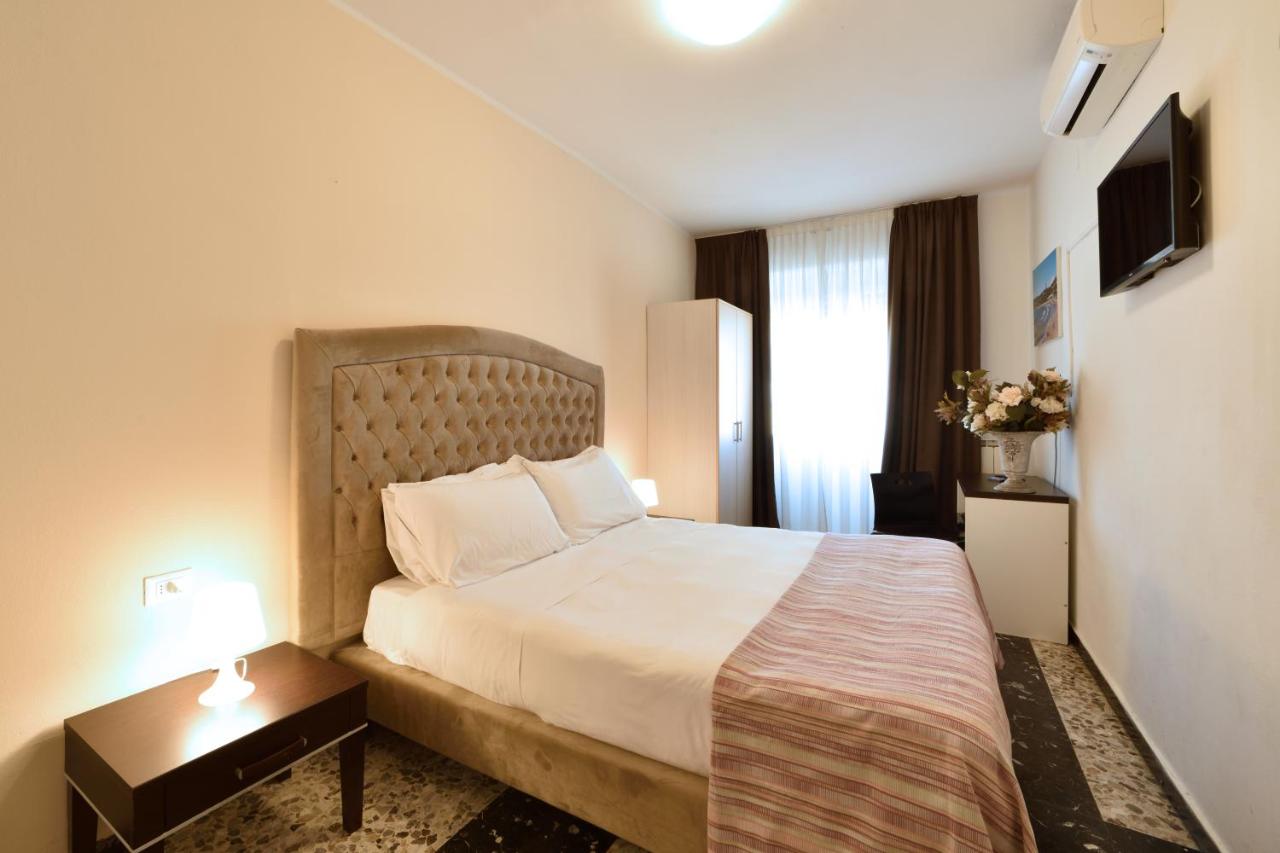 Hotel La Marina.