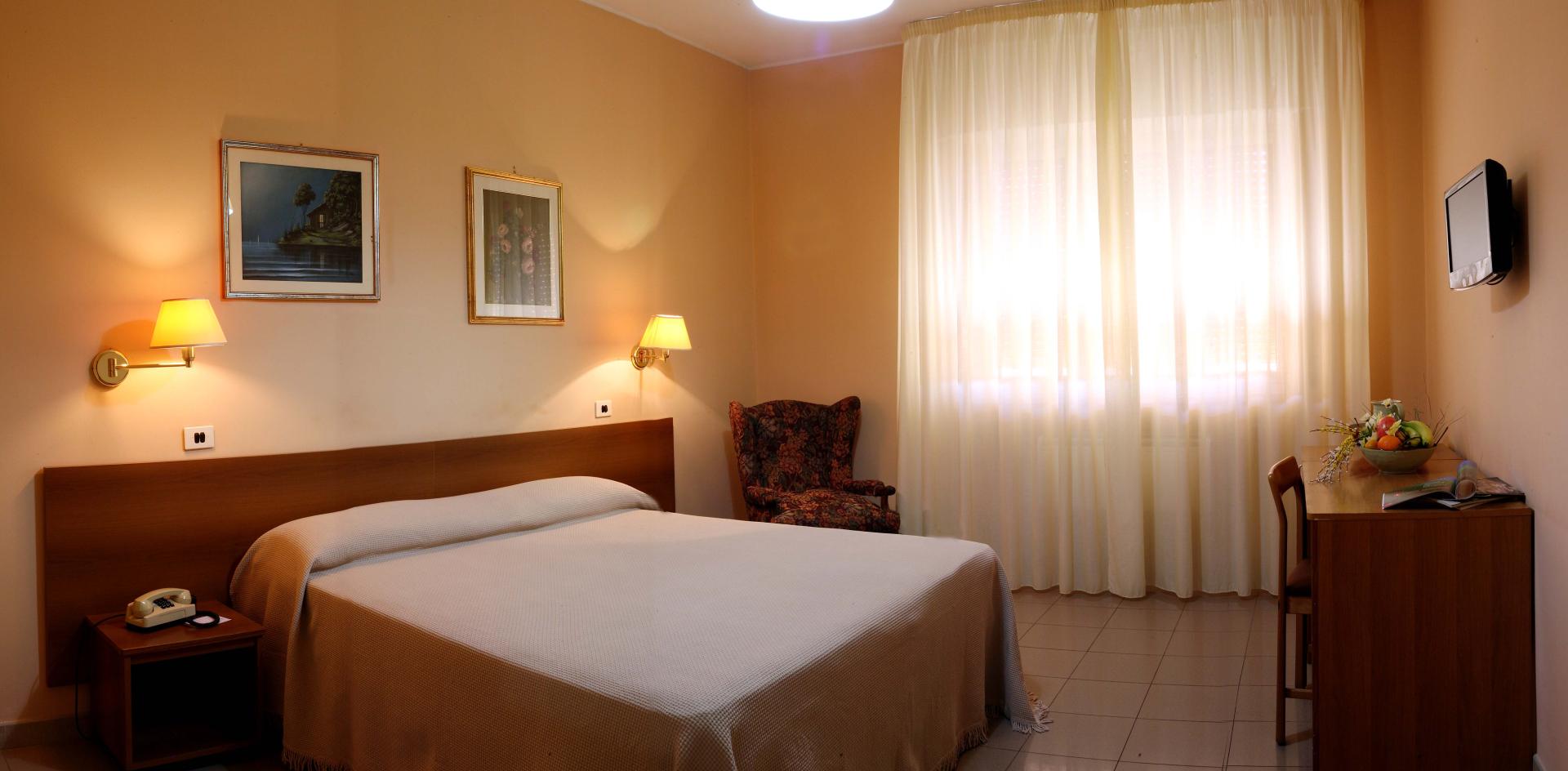 Hotel Plaza image 1