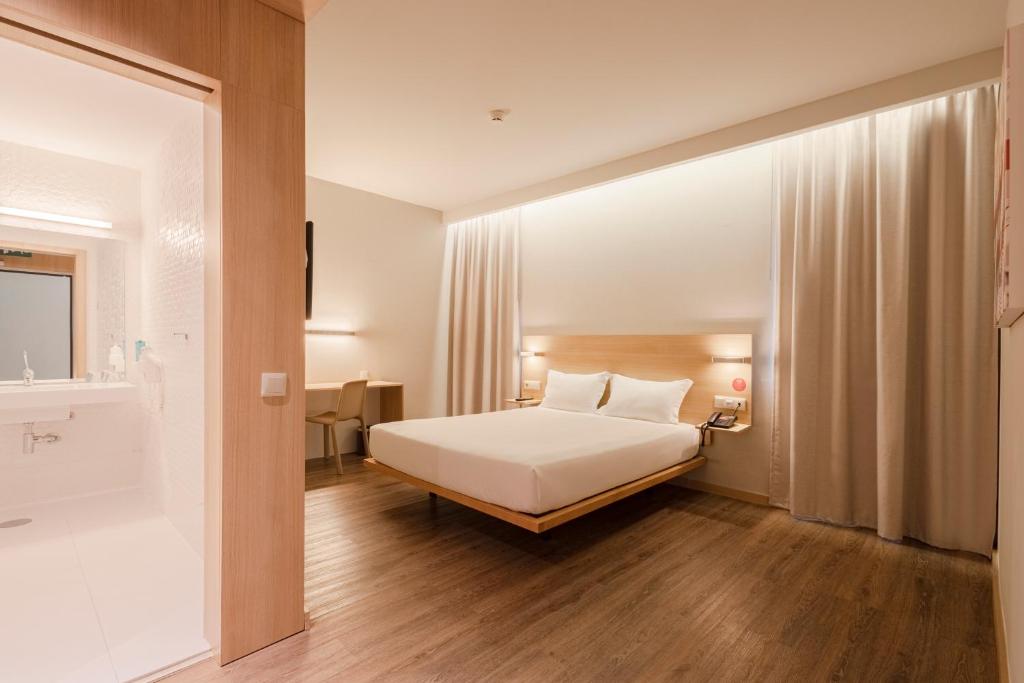 Moov Hotel Porto Centro image 0