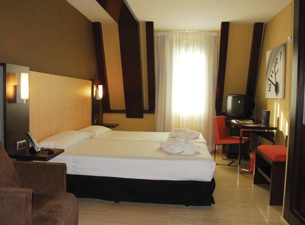Hotel ILUNION Almirante image 2