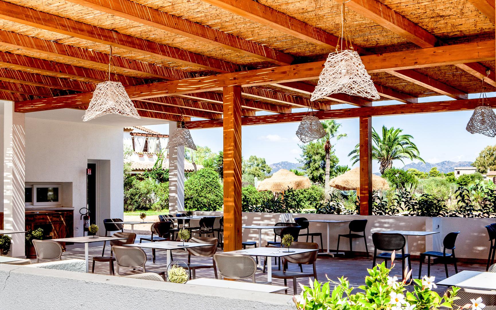 Restaurantterras buiten — Noha Lifestyle Hotel