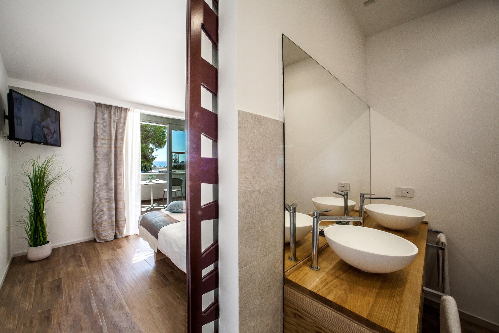 Badkamer met ligbad — Noha Lifestyle Hotel